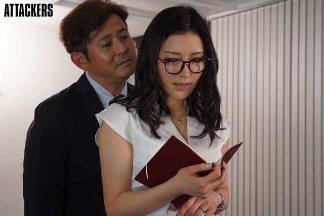 唾液が混じり合う 密室接吻社長室 蜜美杏 8