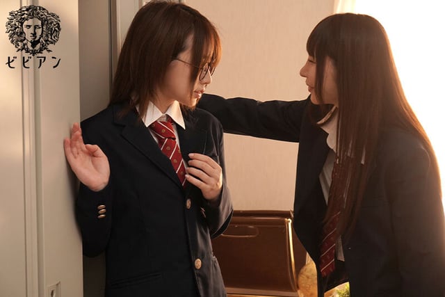 昔バカにしていた陰キャ女子と大学でまさかの再会! 有名ヤリマンギャルに豹変した地味子に立場逆転で痴女られ続けるレズビアンキャンパスライフ 1