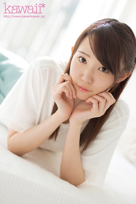 病みつきになるはにかみ笑顔＆ハニーボイス！超スリム美脚女子大生 琴石ゆめる 初めてのナカイキ＆初潮吹きAVdebut！！ 10
