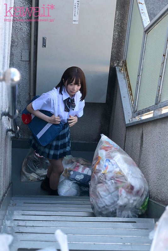 隣人のゴミ部屋で異臭巨漢おやじに監禁調教...抜かずの連撃中出し種付けプレス43発で孕まされた制服女子の末路… 日向由奈 1
