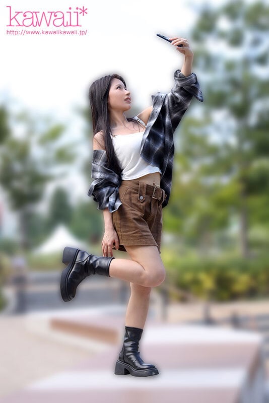 見た目よりウブで見た目より真面目な、SEX経験ガチ1回のみインフルエンサー（カップ数:Hcup）のいきなり中出し体験デビュー【1本限定出演】 重盛れいか 2