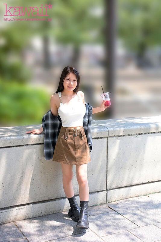 見た目よりウブで見た目より真面目な、SEX経験ガチ1回のみインフルエンサー（カップ数:Hcup）のいきなり中出し体験デビュー【1本限定出演】 重盛れいか 13
