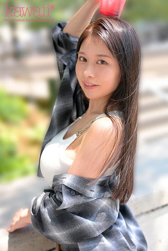 見た目よりウブで見た目より真面目な、SEX経験ガチ1回のみインフルエンサー（カップ数:Hcup）のいきなり中出し体験デビュー【1本限定出演】 重盛れいか 14