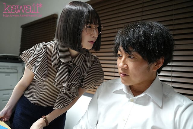 「ゴムなくなっちゃった…生でもいいですよ」終電なくなり後輩女子社員の部屋に… 無防備すぎる部屋着と乳首ポッチに興奮した僕は妻ともしたことない人生初中出し 一晩中モウレツにハメ狂った… 松岡美桜 2