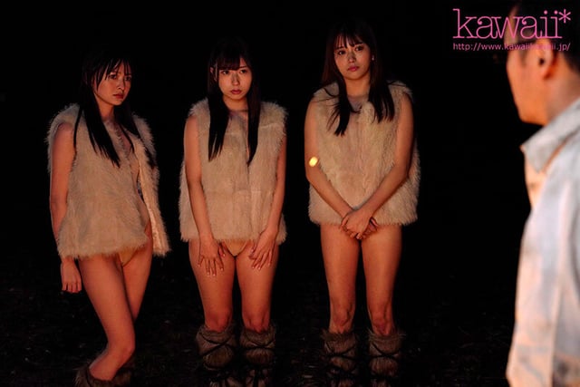 無人島に生きる三姉妹とエロがった。性を知らない島娘たちと出会った俺は少女たちに性行為を教えました。 1
