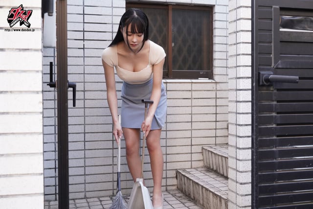 派遣マッサージ師にきわどい秘部を触られすぎて、快楽に耐え切れず寝取られました。 月妃さら 1