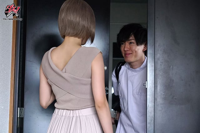 派遣マッサージ師にきわどい秘部を触られすぎて、快楽に耐え切れず寝取られました。 春陽モカ 1