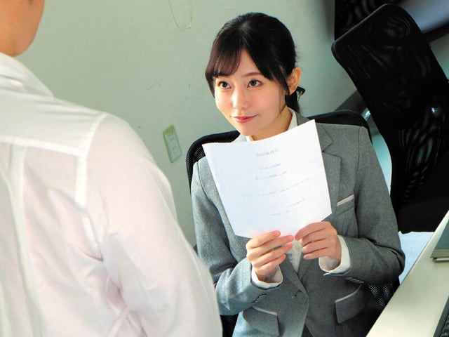 生徒の僕と淫行したことがバレて学校をクビになった女教師と5年ぶりに再会 舌と舌を絡め合わせずっと使ってないチ○ポとマ○コが合体しまくり夜明けまで何度も生中出し 秋元さちか 1