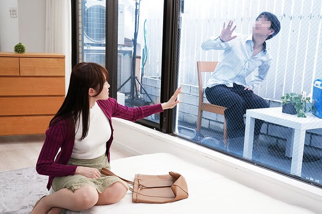 一般男女モニタリングAV マジックミラーの向こうにはキスをしてくれない旦那！愛する旦那とはご無沙汰な人妻がどんどん過激になる10種類の濃厚ディープキス体験！年下青年とのベロチューで久しぶりにオマ○コが熱くトロけた奥様は初めてのキスまみれセックスで連続中出し！ 2