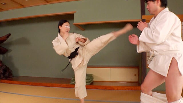 一般男女モニタリングAV 格闘技女子大生vsセクハラレ●プ魔［柔道/少林寺拳法/剣道］勝てば100万円！負けたら即ハメ中出し！ルール無用のセクハラ攻撃に立ち向かえ！白熱の真剣3本勝負！ 9