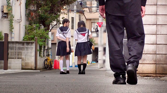 親友同士のちっちゃな2人をレズらせレ●プ調教 口とパイパンオマ○コの4つの穴をチ○ポが行ったり来たりして本物竿姉妹にするどちらも145cm W無毛 ゆなちゃん・ひなこちゃん 2