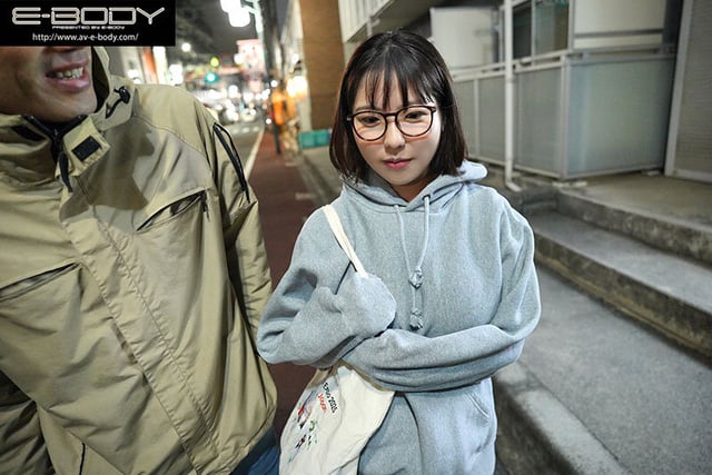 根暗・コミュ障・仕事が出来ないダメ人間だけど一応Hカップです 医療従事者1年目女子はAVデビューで自分を変えたい こんな見た目で絶叫イキ声ぶるぶるおっぱいSEX最高でした 音綿あむ 2