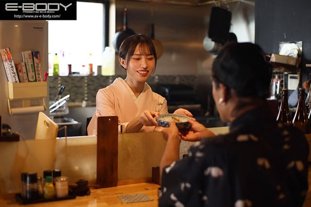 お客様には決して見せない、着物で隠れた純白Gカップと淫らな人妻セックス 料亭の美人女将 佐野秋帆（28）AVデビュー 1