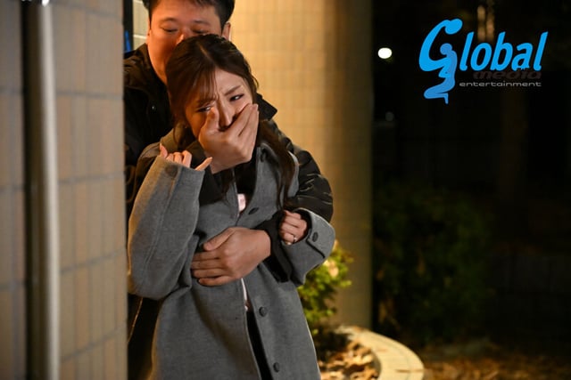 絶叫凌●レ●プ 強●される人妻 復讐の生贄となった美人若妻の悲劇!公衆便所レ●プ!!旦那の眼前で4P輪●!! 今井栞菜 1
