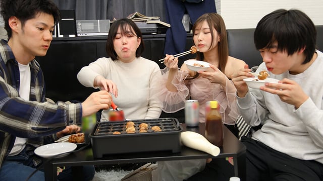 一度きりの過ちのはずが…カラダの相性の良さを知ってしまった親友の彼女と僕は、ダメだとわかっていながらもあの日の感覚が忘れられず激しく求め合った。逢沢みゆ 3