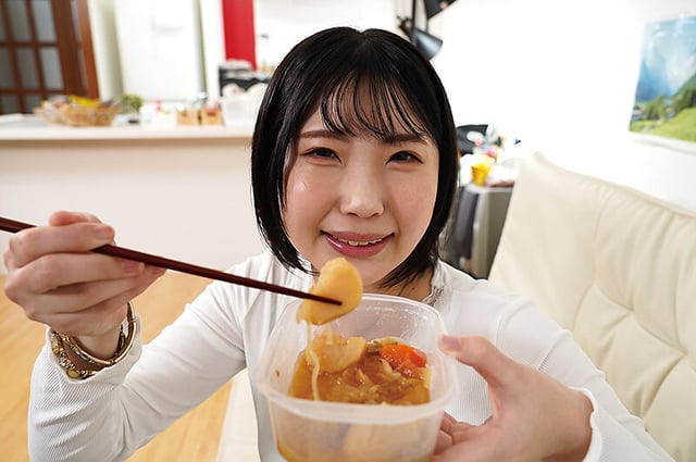 となりの彼女は小悪魔女子 ノンストップ誘惑に僕の理性は崩壊した 桃瀬ひまり 4