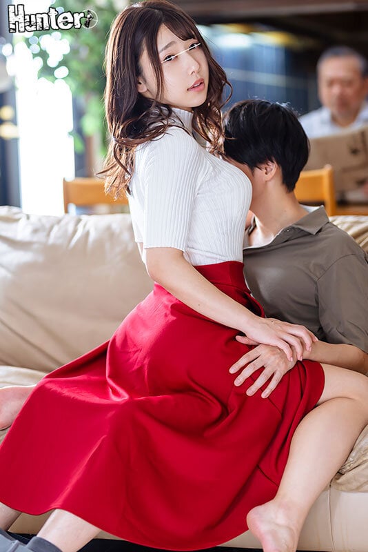 『こっそり挿れちゃう?』義姉妹・義母・クラスメイトが周囲にバレない様にロングスカートの中でこっそり即ハメ中出し! 淫乱女子15名!約4時間BEST 3