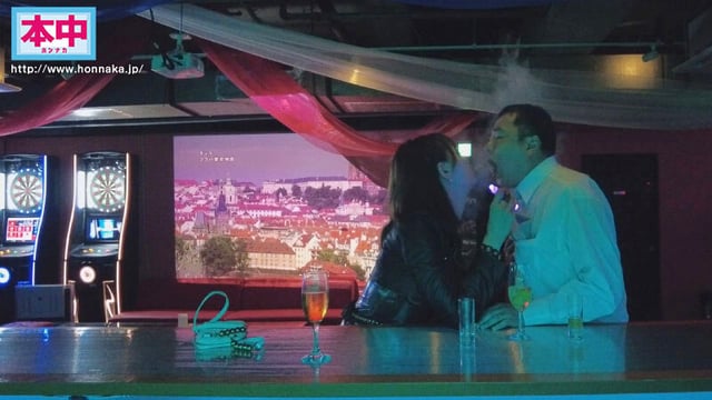 ねぇねぇー僕ちゃん、CLUB初めてきたの? ココ暗いから何やっても平気だよ うちと朝まで生パコキメちゃわない~?暗闇でいきなり逆ナン中出しトランスファック 美谷朱里 1