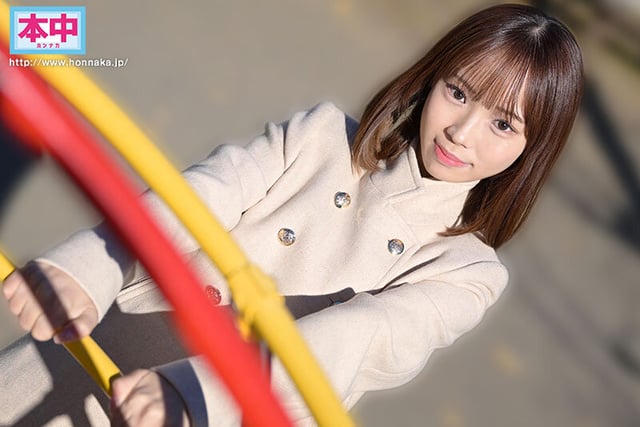 新人 名門お嬢様大学に通う現役女子大生は脱いだら超美尻!!Tバック履かせてみたら乳首びんびんで腰振って騎乗位中出しデビュー!! 渡来ふう 2