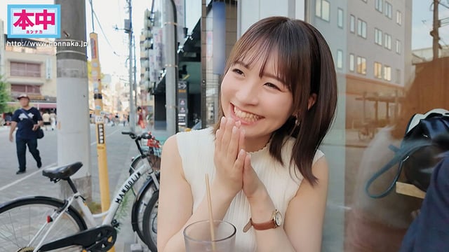 一度関係があった可愛いカフェ店員と3年ぶりに再会したら人妻になっていた。もう一度しないと誘ったら最初は断られたけど押しに弱いのは変わらずで… 1度だけの約束でホテルで朝までめちゃくちゃ中出ししまくった。初めての朝帰り不倫 東條なつ 1