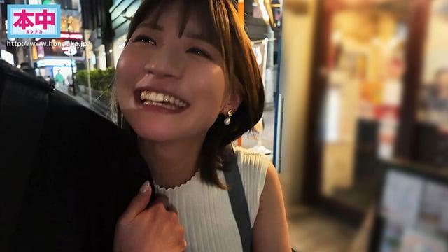 一度関係があった可愛いカフェ店員と3年ぶりに再会したら人妻になっていた。もう一度しないと誘ったら最初は断られたけど押しに弱いのは変わらずで… 1度だけの約束でホテルで朝までめちゃくちゃ中出ししまくった。初めての朝帰り不倫 東條なつ 2