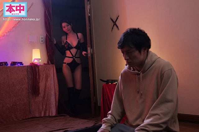 彼女のお姉さんとまさかのM性感で遭遇…超ドSプレイのくせに悪魔的笑顔と飴ムチ淫語で頭バグるほど痴女られ、射精我慢後のご褒美中出しにハマってしまった俺… 五日市芽依 1