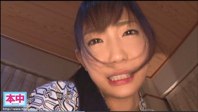 至近距離に彼女がいるのに耳元でコソコソ口説いてくるささやき誘惑中出し 美谷朱里 7