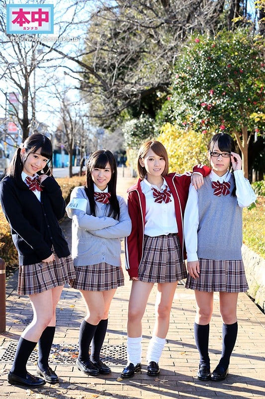 絶対女子校生 中出し大乱交スペシャル 1