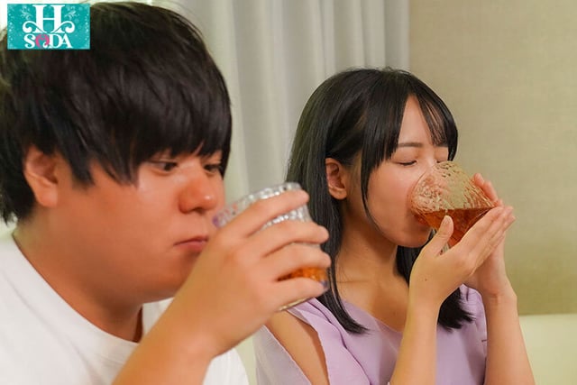 マジックミラーNTRエステ 隣で美乳スレンダーな彼女が寝取られているのに、僕は巨乳お姉さんの凄テクに抗えず、生中セックスしてしまった。 蓮実クレア 美咲音 4