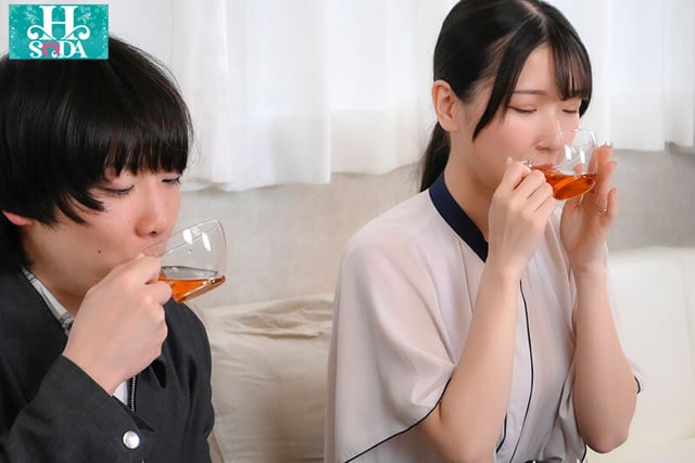 マジックミラーNTRエステ 隣で美乳スレンダーな彼女が寝取られているのに、僕は巨乳お姉さんの凄テクに抗えず、生中セックスしてしまった。 竹内有紀 宮西ひかる 4