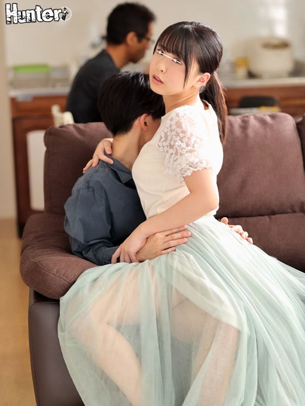 『あっダメ!激しく突いたらバレちゃう…』義妹がロングスカートの中でこっそり即ハメ要求!親の目の前でバレずにドキドキのこっそり連続イキ!4 3