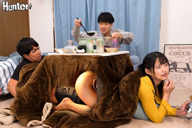 「いつもより濡れちゃった…」こたつ内NTR!親友の前で親友の彼女とこたつの中でバレないようにこっそり濃厚セックス! 4