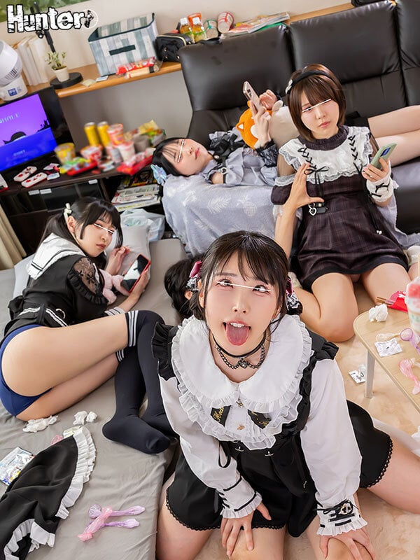 ボクの部屋はいつの間にかワケあり家出地雷系女子たちの溜まり場！ゴムさえ付ければHは決して嫌がらないし文句言わない！でも気持ち良くないのかほぼ無反応！でも無許可ナマSEXしたらアへ顔でイキまくって中出し懇願！！ 1