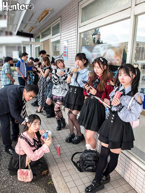 地雷系たちんぼ女子!交渉次第でNNOK!援交・割り切りする地雷系女子たちは最近公園で取り締まりが厳しくなったからとコンビニ前で立ちんぼ開始!貧困・推し活・暇つぶしと理由はそれぞれだけどお出かけついでに安心安全に活動中!? 1