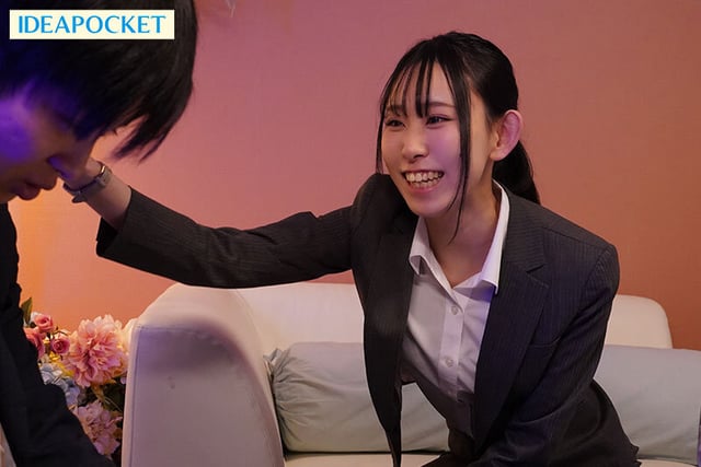 出張先が記録的豪雨で妹みたいな先輩と突然相部屋に… 童貞の僕に悪ふざけ誘惑してくる女上司の意外すぎるスリム巨乳に我慢できず朝まで何度もSEXしまくった 月城りり香 2