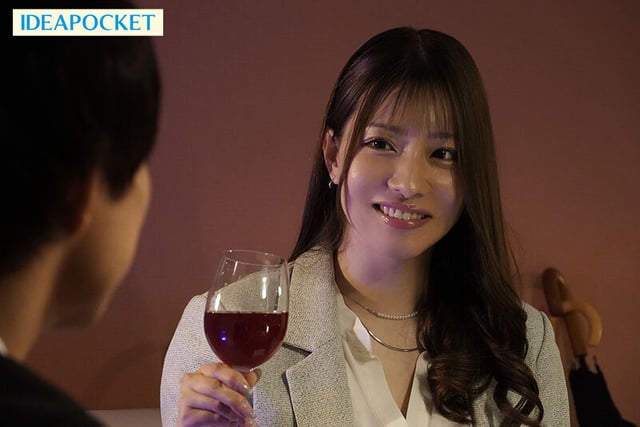 出張先で高嶺の花の女社長と相部屋に… 圧倒的美巨乳にフル勃起した童貞の僕を受け入れてくれた優しさに甘えて朝まで暴走むしゃぶりつき性交 ひなの花音 2