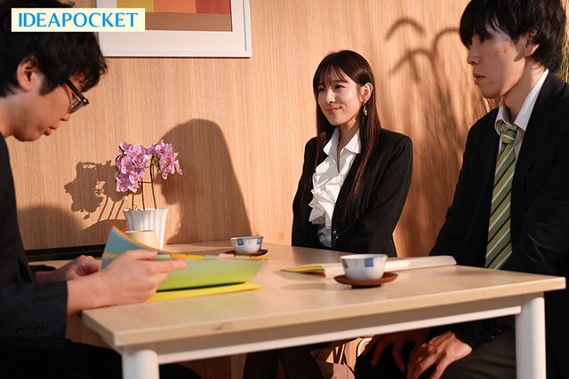 出張先が記録的豪雨で高嶺の花の女社長と相部屋に…大人の色気と官能的美ボディにフル勃起した童貞の僕を受け入れてくれた優しさに甘えて朝まで暴走むしゃぶりつき性交 三澄寧々 2