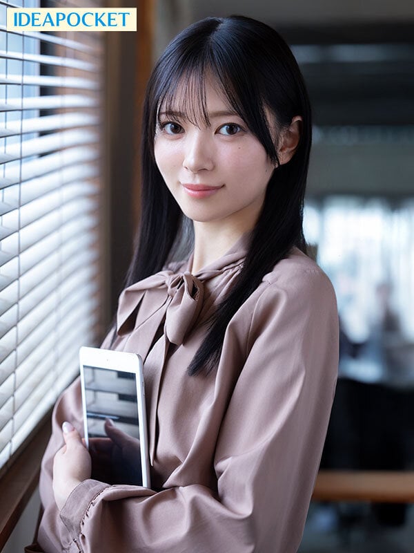 仕事もプラべも充実してそうな美女キャリアウーマンなのに エッチな話に弱い恥ずかしがり屋さん 第一印象と中身とのギャップが凄く可愛い社長秘書AVデビュー 安西澪 1