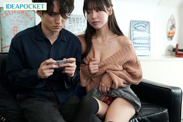 ニートのボクを心配した幼なじみの「もも」が社会復帰を賭けTTM（勃ったら負け）ゲームを提案！ドスケベBODYを駆使した過激過ぎるエロ誘惑に秒殺フル勃起のフルボッコ射精させられたボク。 桜空もも 2