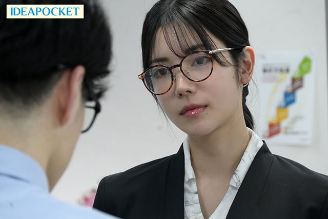 仕事が終わらず普段厳しい社長秘書の家へお泊まり…酒の勢いで襲ってしまったら僕のチ●ポで感じまくる普段とのギャップが可愛過ぎて翌日も朝勃ち止まらずヤリまくってしまった 楓カレン 1