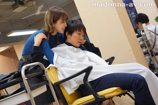 「アナタだけの特別サービスですよ…?」 人妻美容師の誘惑 夫婦経営のヘアサロンで担当・すみれさんに中出しをせがまれ痴女られた僕。 黒川すみれ 6