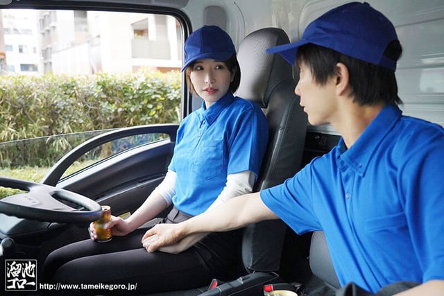 配送会社で働くべっぴんシングルマザーが学生バイトといたるところで濃厚アヘアヘSEX 〈母〉と〈女〉のダブルワークでかなえさんは大忙し！！ 夢実かなえ 2