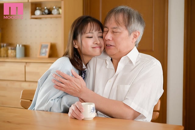 妻の連れ子が超ファザコン!中年オヤジの僕を<乳首コリちゅぱ、アナル舐め舐め>パパちゅきちゅき舐めしゃぶりだいしゅきホールド 蓮見天 1