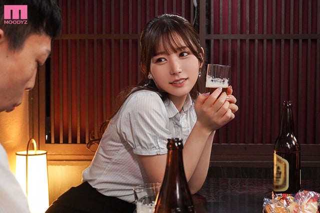 出張先で僕をダメにするキス魔な後輩女子と涎ダラダラ相部屋NTR 呼吸を奪われ接吻スパイダー騎乗位で唾液まみれ溺れイキ 五日市芽依 1