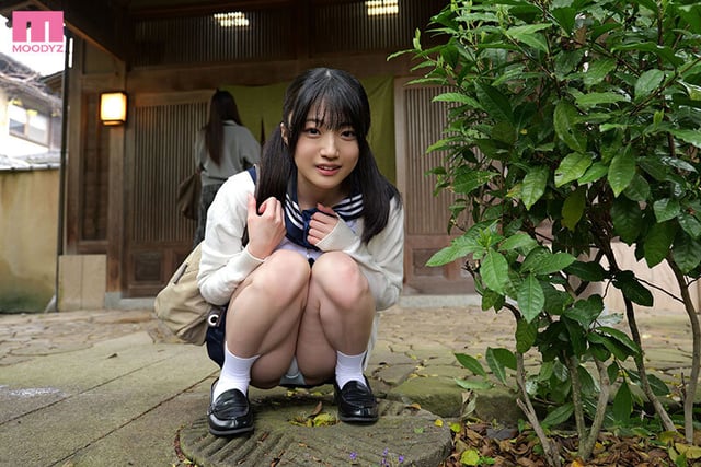 「手でさするのは浮気にならないよ?」 三連泊した宿場で彼女の妹の小悪魔手コキに擦り堕ち20発射精して寝取られたボク 輝星きら 11