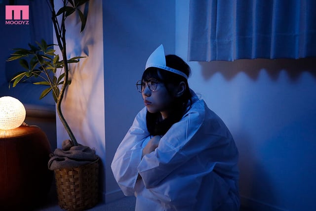 家に住み憑くワケアリ地味巨乳な幽霊を乳揉みセクハラ挑発していたら…毎晩俺に勝手に跨りこねくり腰振り 中出しをねだるエロメス狂いに豹変! 百田光稀 1