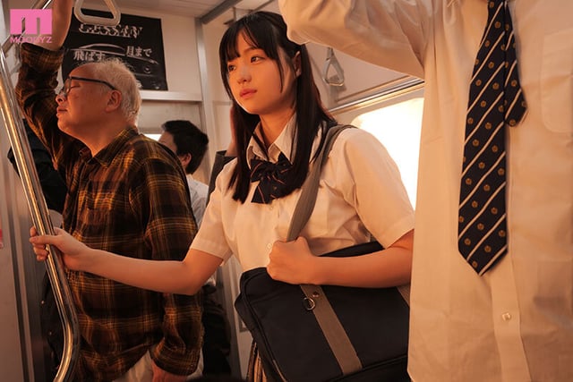 ねっちり丹念クリいじめの快感が忘れられなくて…電車痴●の虜になった制服女子サイレント輪●されておもらし羞恥絶頂を繰り返したワタシ。 井上もも 12