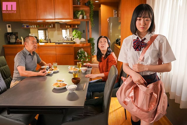 妻が帰省した3日間上向き乳首に育ったスレンダー連れ子を一生分ヤリ貯めした。 小栗みゆ 1