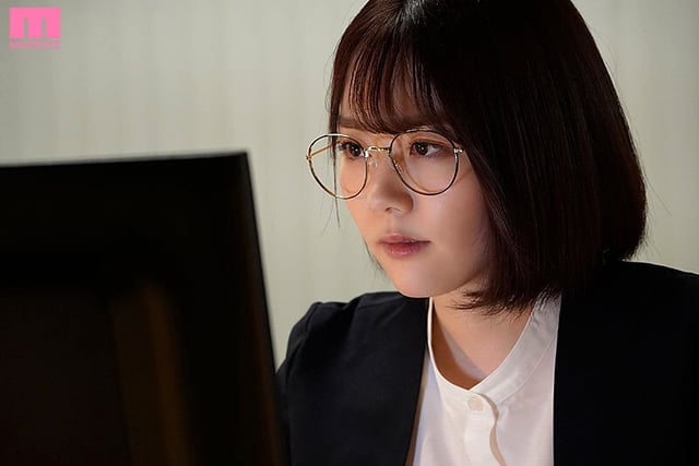 社内で一番地味な女の子がこんなに凄いカラダだったなんて！！ 初めてのお泊りデート その後、ホテルに誘って朝まで丸裸で何度も何度もハメまくった。 水卜さくら 1