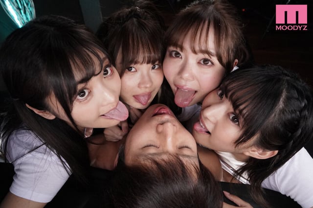 美尻ガールズバー美少女ハーレム 肉尻揺らして腰を振る密着挟み撃ちプレスで何度も射精せるスケベ接客 百瀬あすか 松本いちか 久留木玲 渚みつき 8